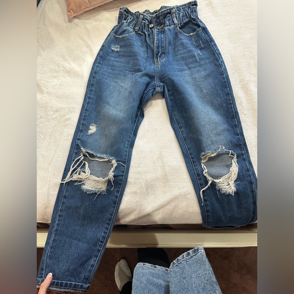 Ripped jeans with ruffled top